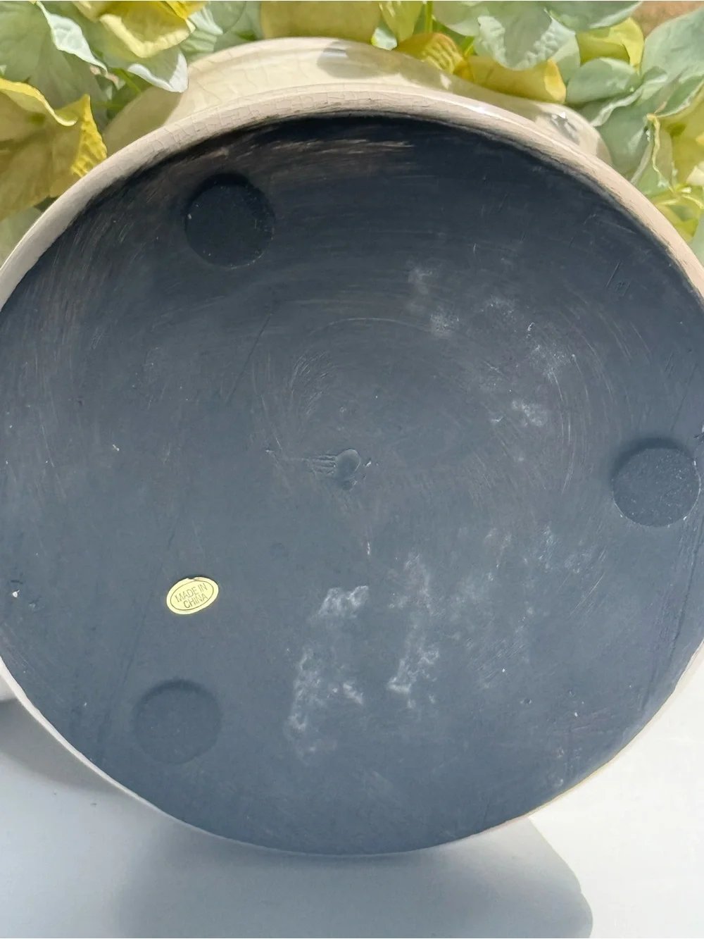 Cream glossy crackled style pot with artificial plants decor